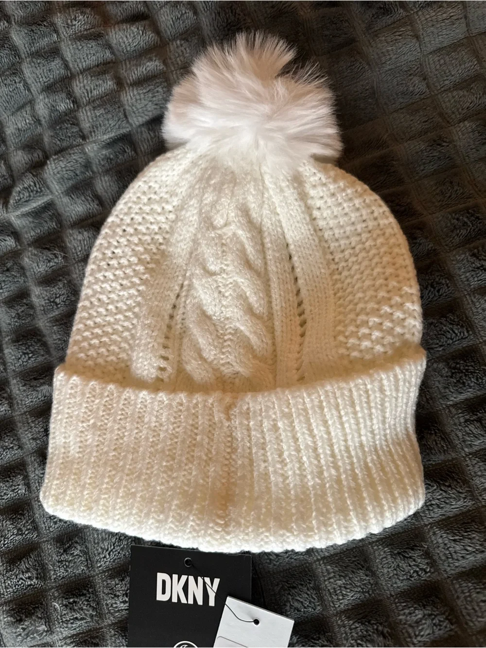 ❤️ DKNY Women’s Ivory Pom Pom Knit Beanie NWT Winter Hat Accessories Snow
